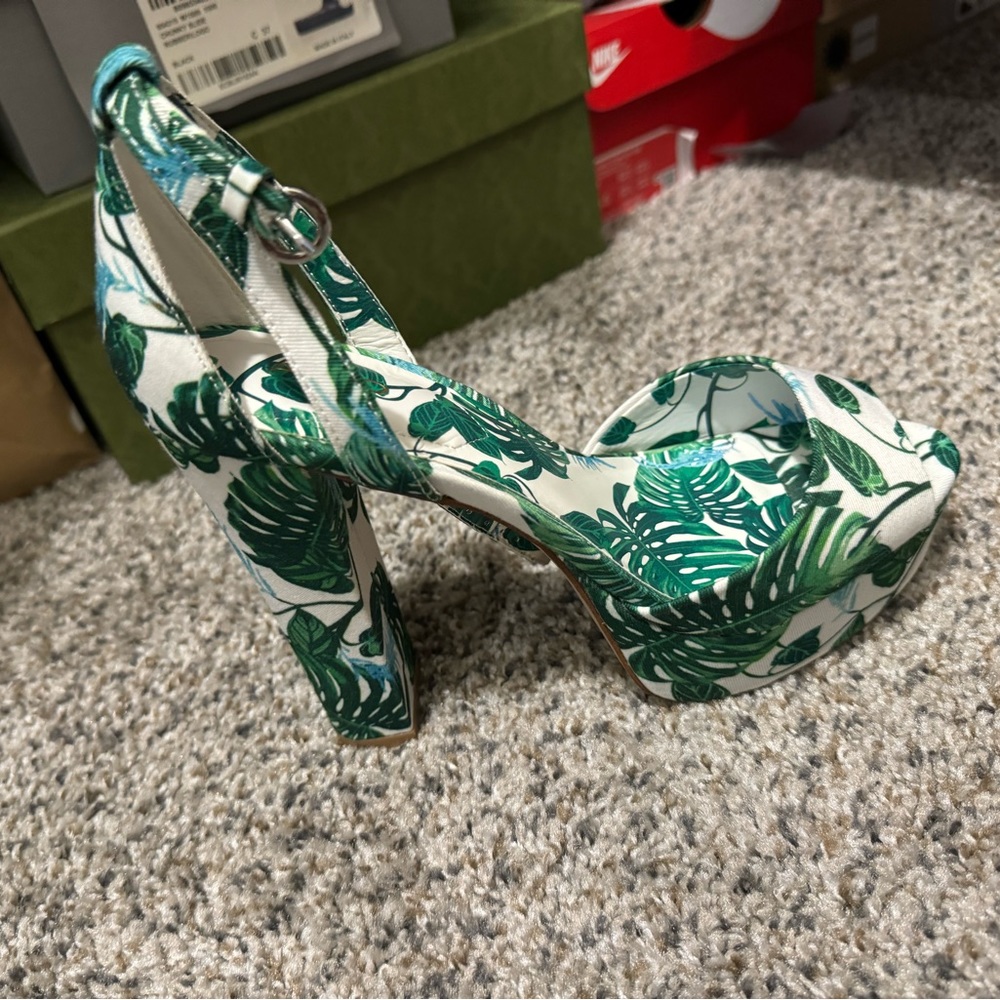 matching leaf print peep toe heels
